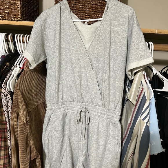 Sweatshirt material romper with hood - Picture 1 of 1